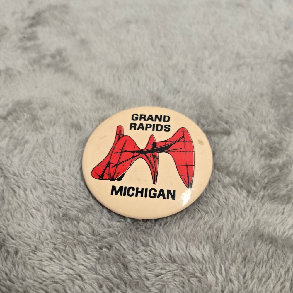Vintage Grand Rapids Michigan Alexander Calder La Grande Vitesse Pinback Button